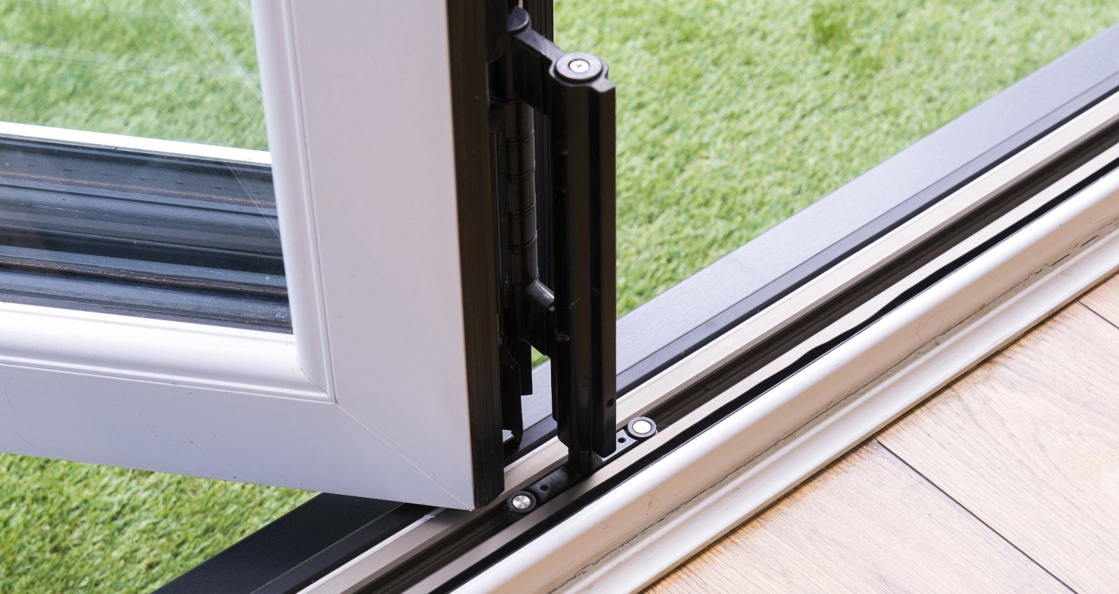 Bi-fold doors easy opening system
